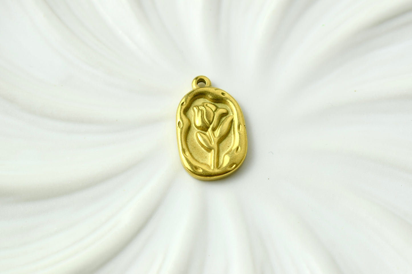 Rose Pendant Gold