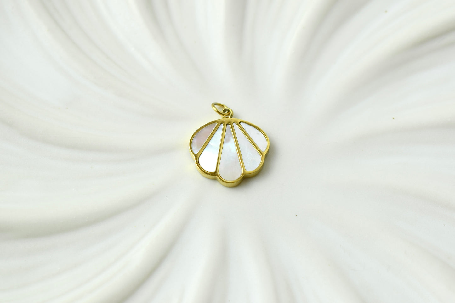 Shells with Pearls Gold