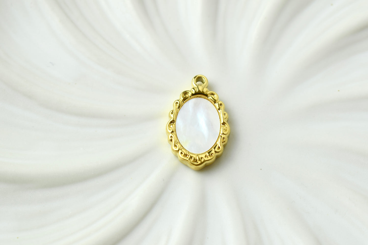 Pearl Cameo Gold
