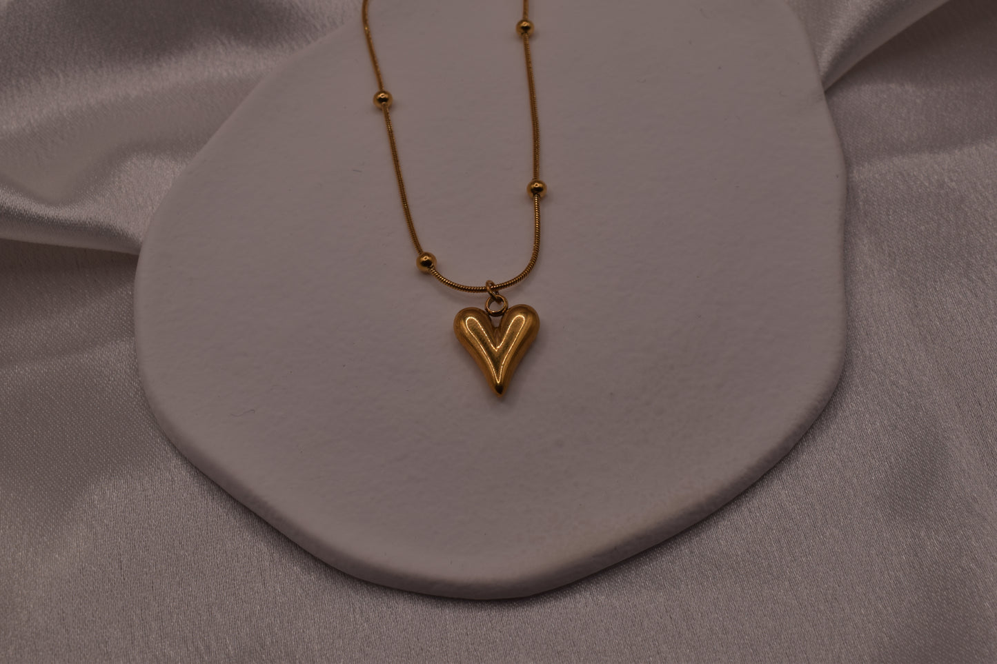 The Statement Heart Necklace Gold
