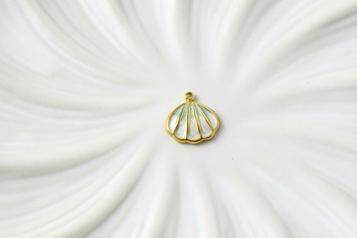 Small Coloured Shell gold