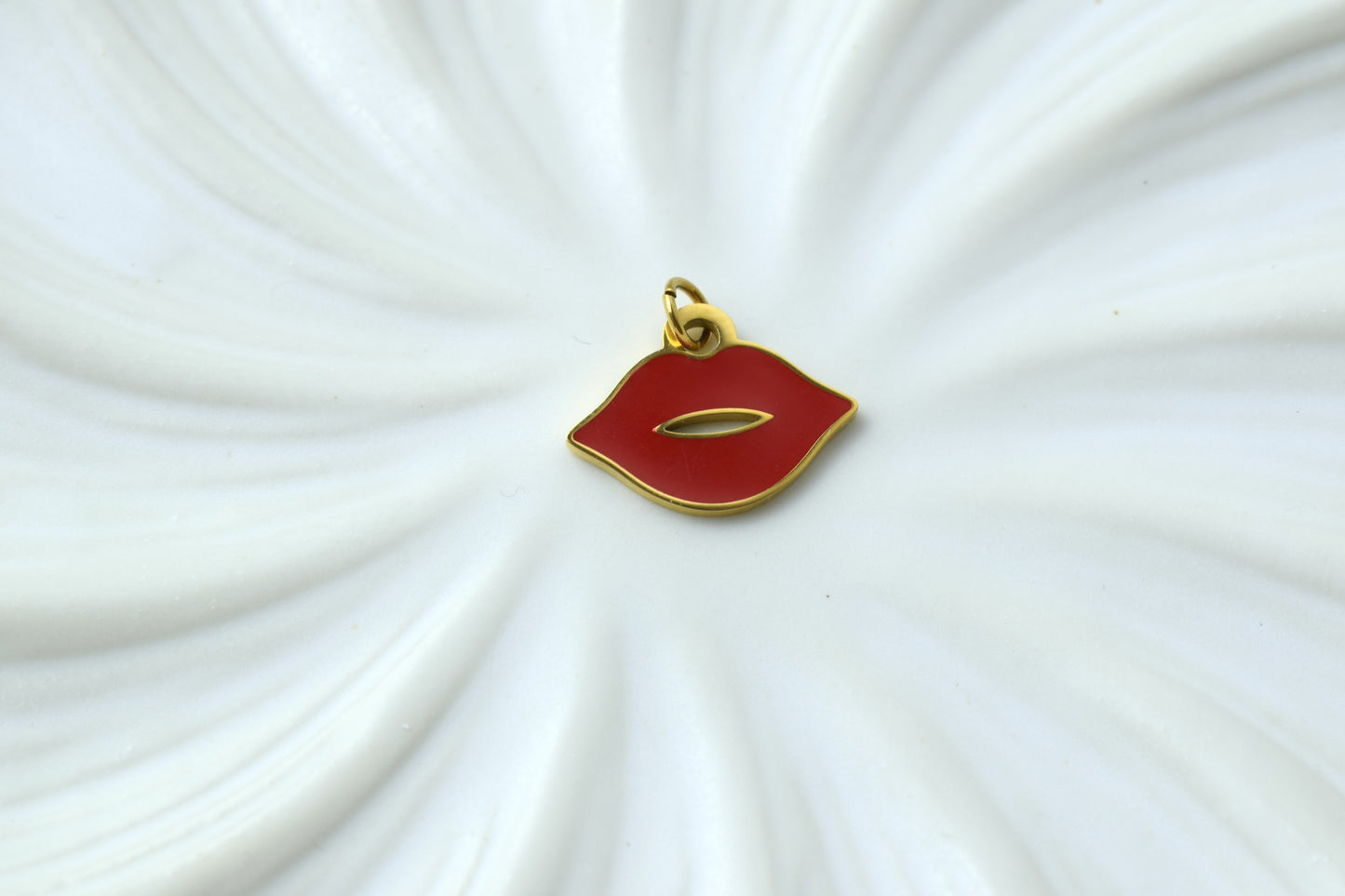 Red Lips Gold