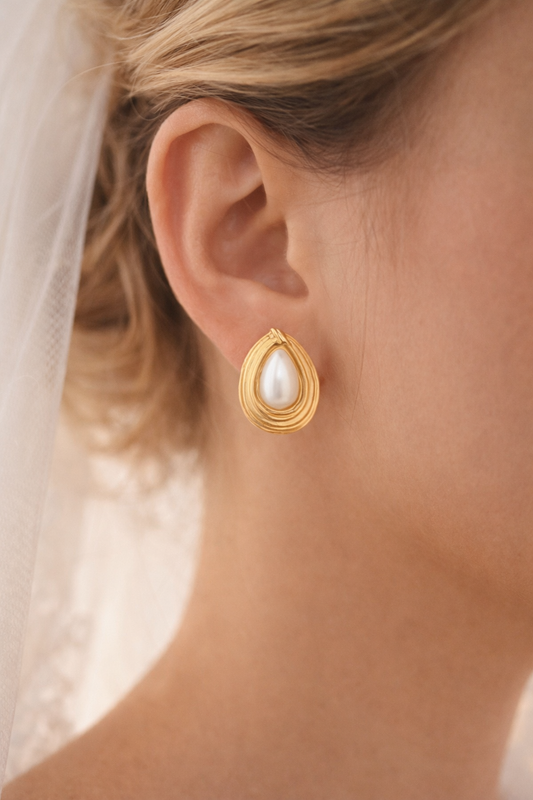 Pearl Teardrop Earrings Gold