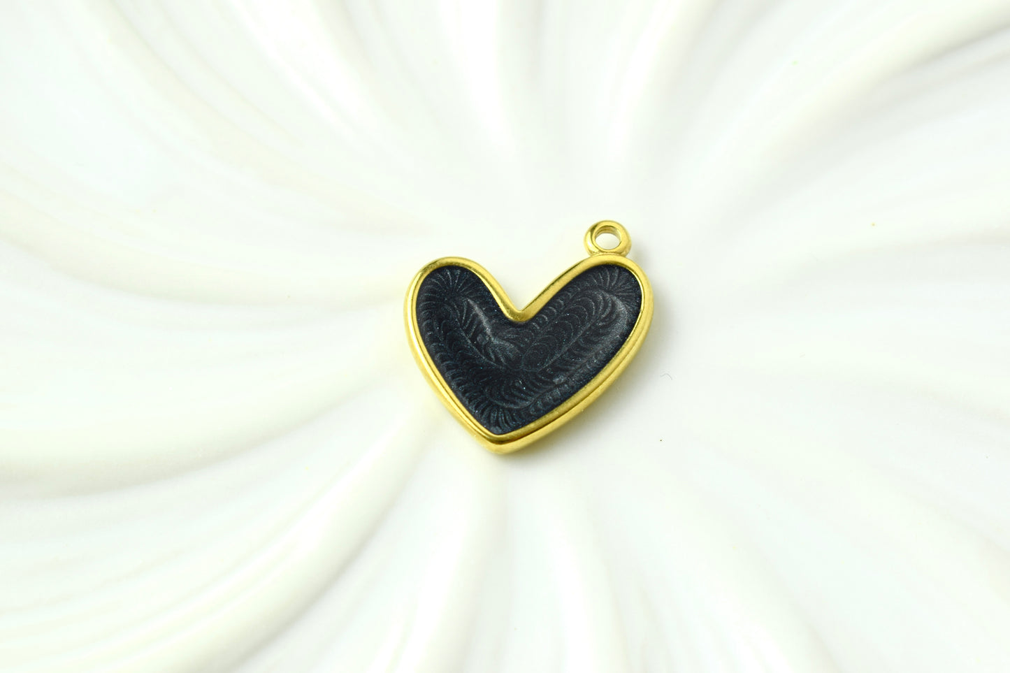 Large Slanted Heart Gold