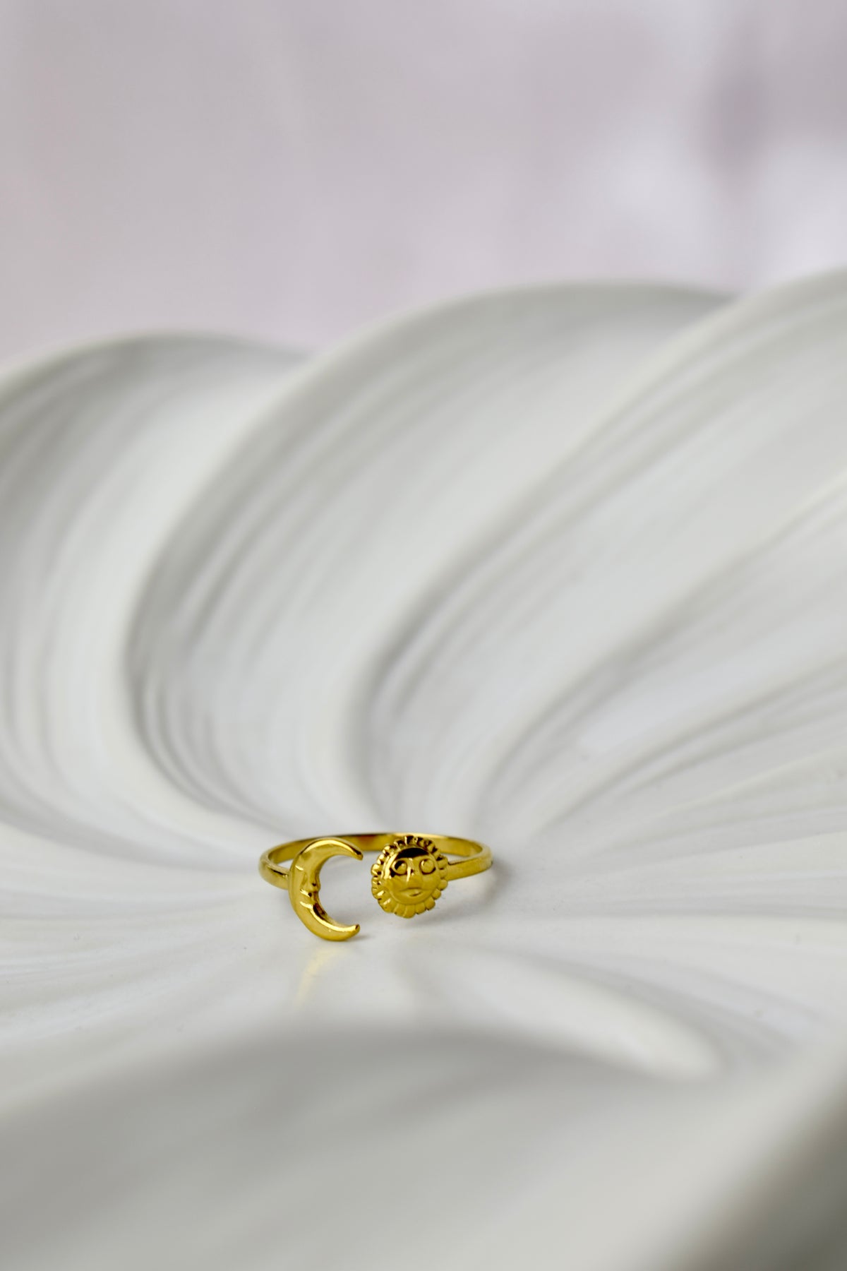 Golden Eclipse Ring Gold