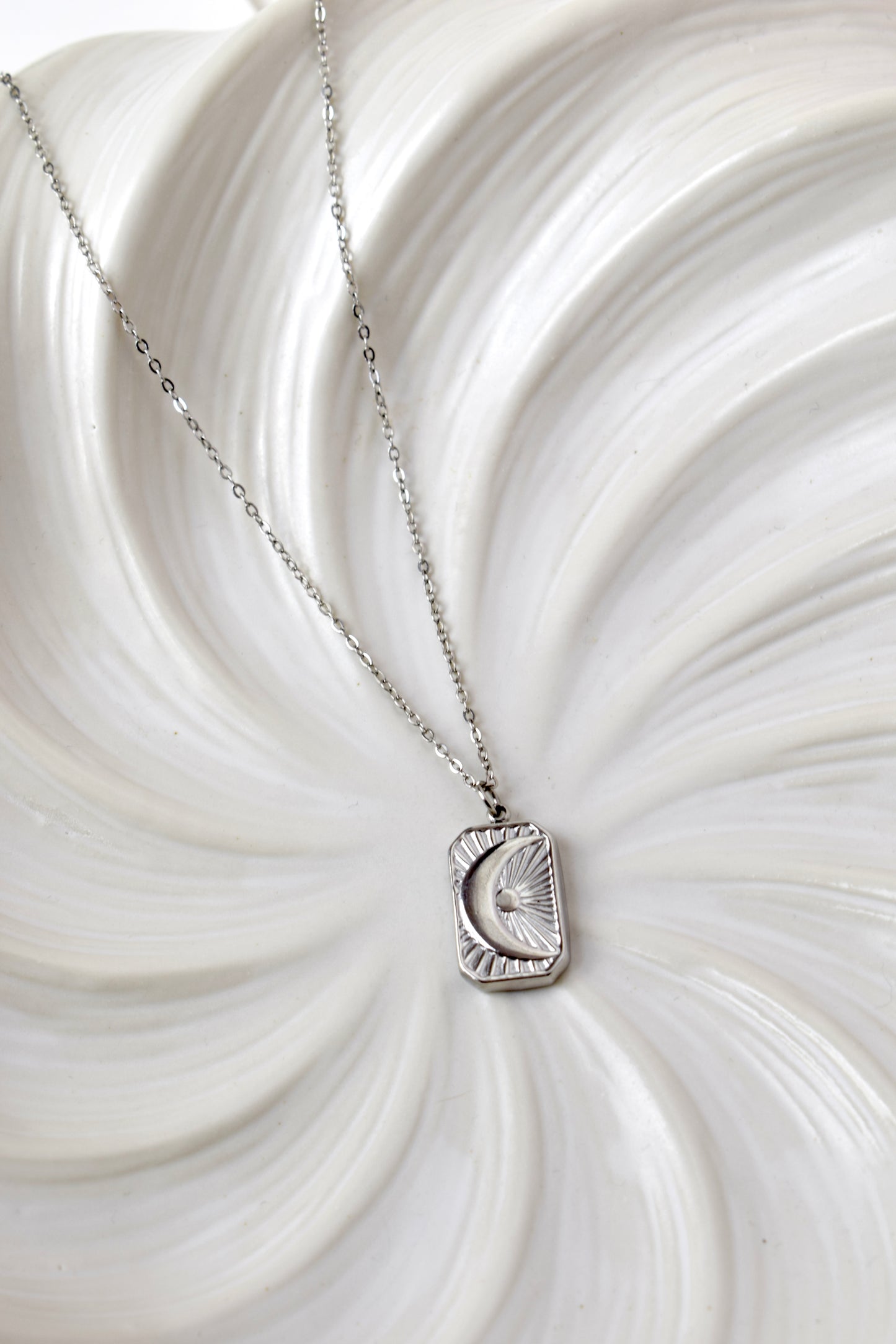 Moonbeam Necklace Silver