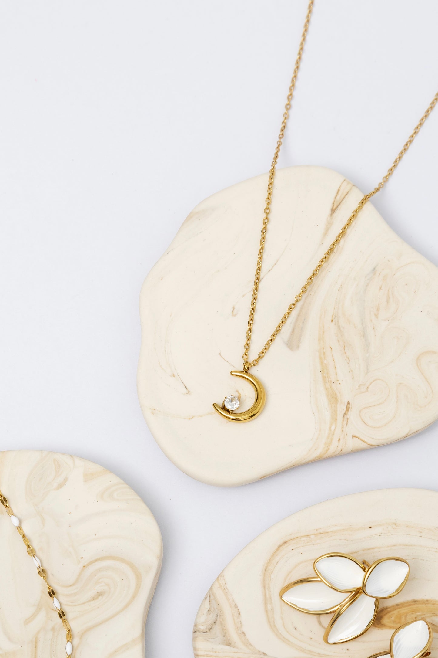Luna Necklace Gold