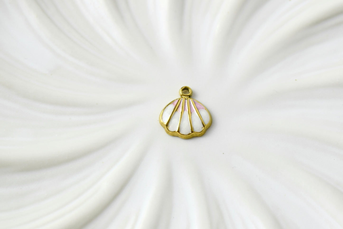 Small Coloured Shell gold