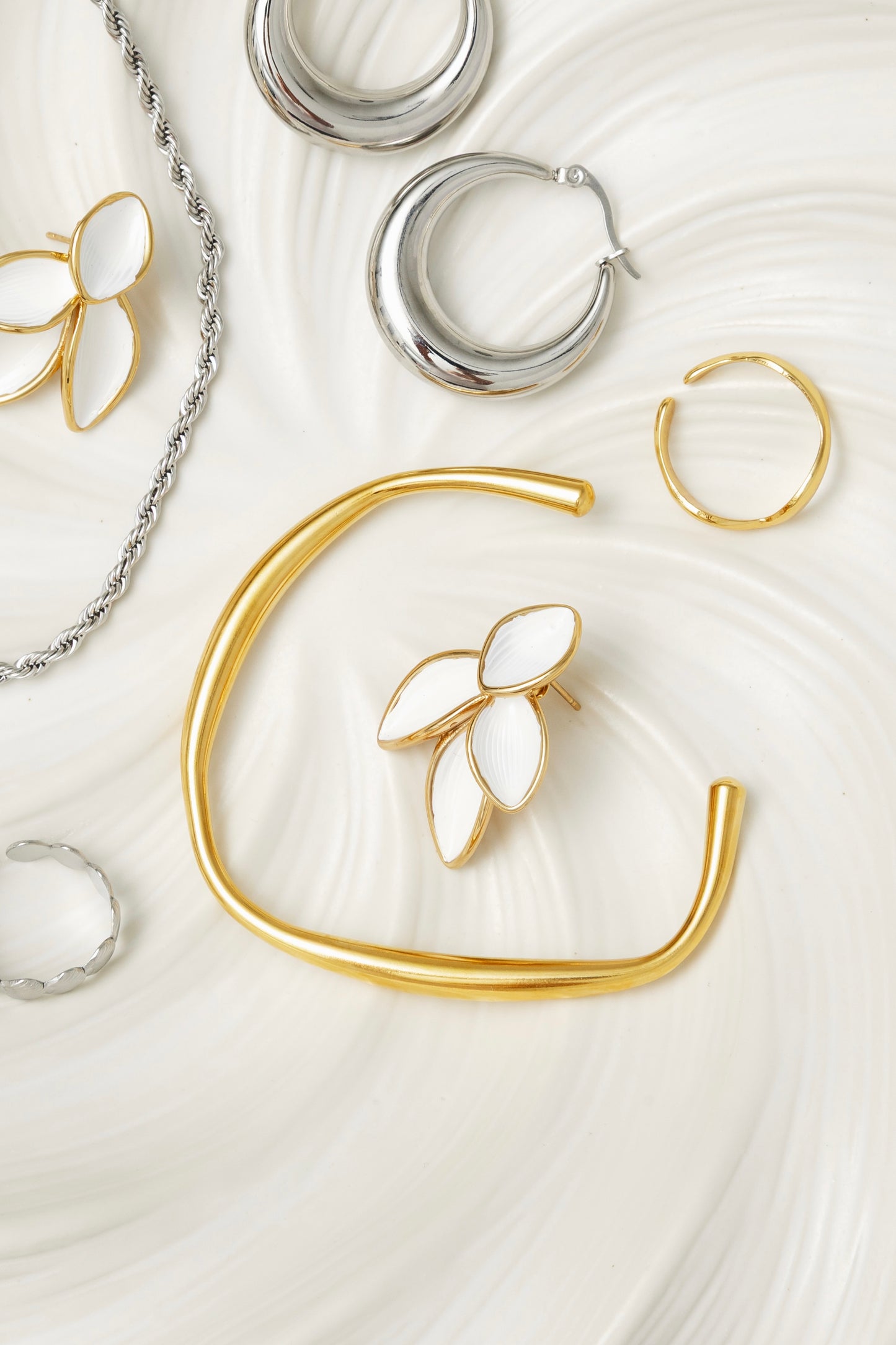 Tidal Bangle Gold 🌊