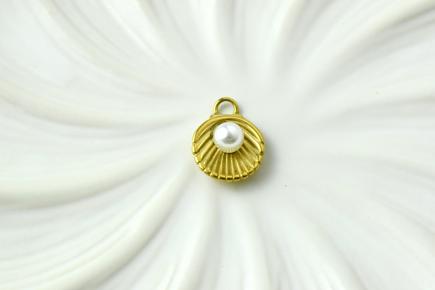 Shells with Pearls Gold
