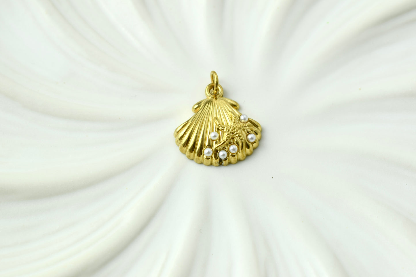 Shells with Pearls Gold