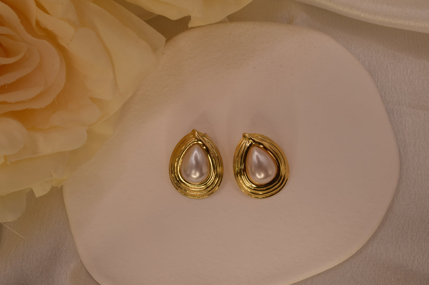 Pearl Teardrop Earrings Gold