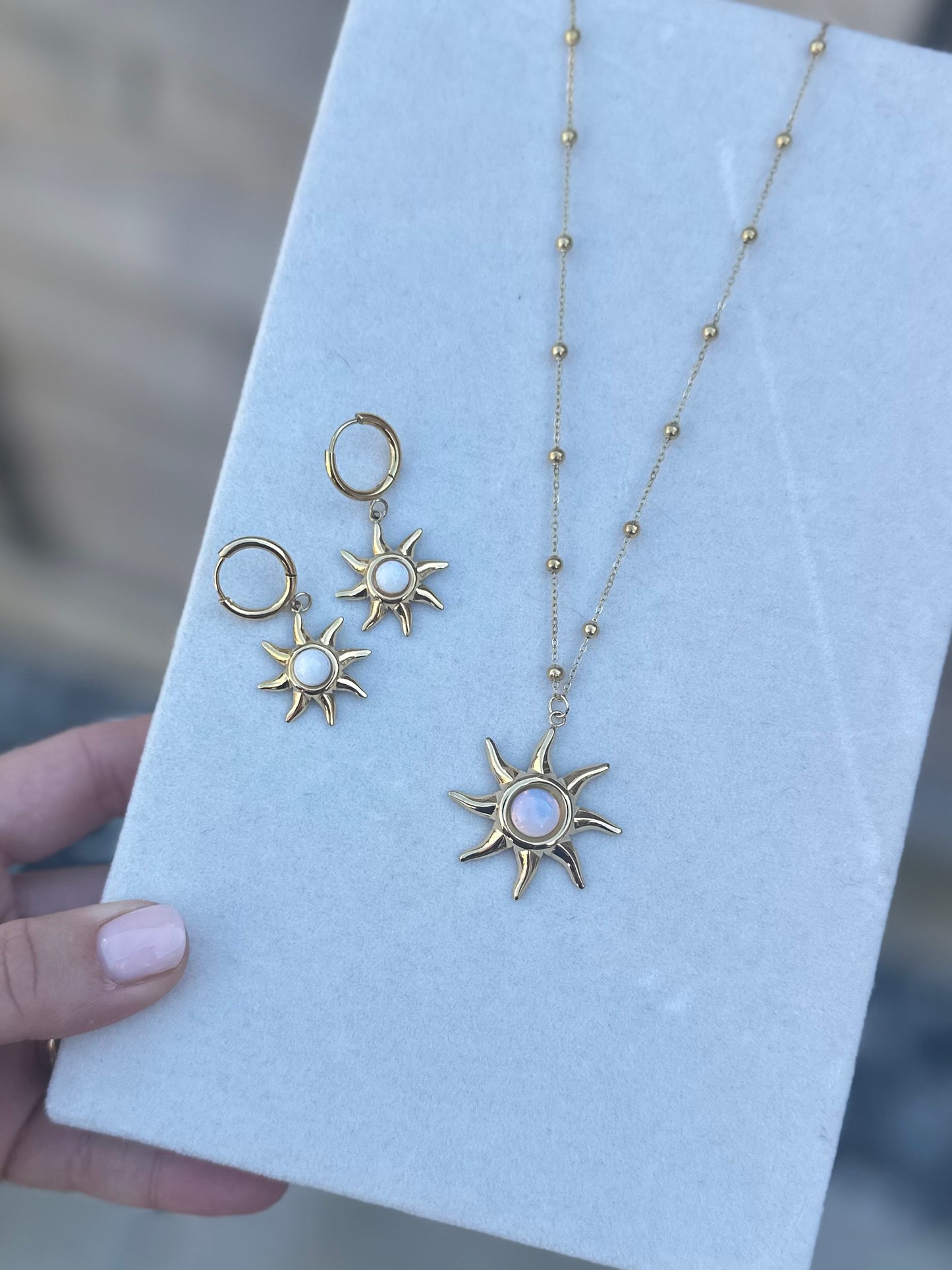 Sunbeam Necklace Gold