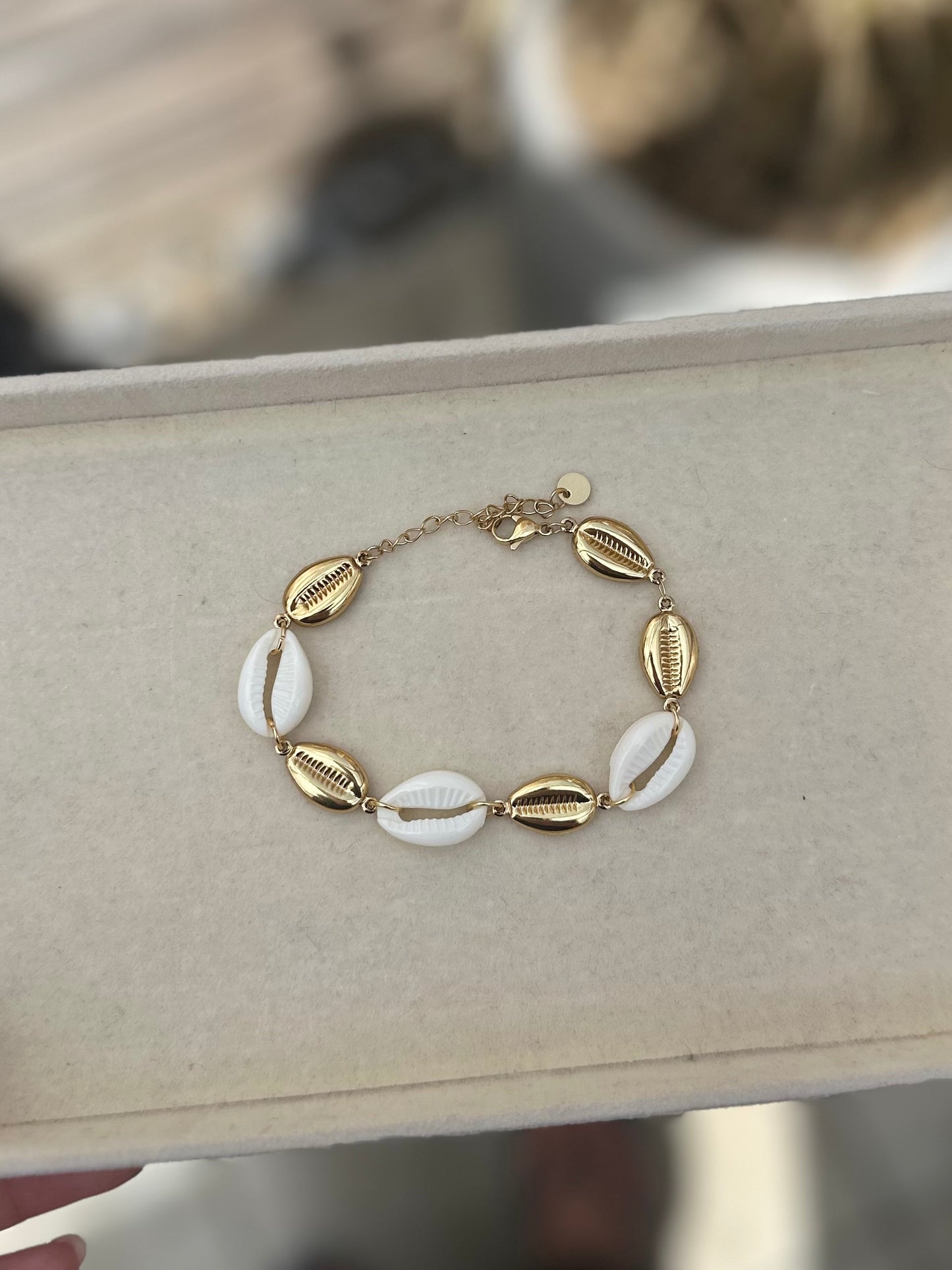 Isla Shell Bracelet
